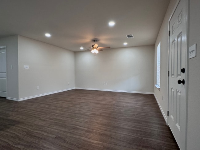 102 Pecan Dr, Lacy Lakeview, TX 76705 - photo 3