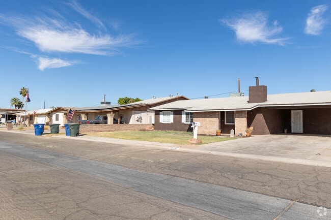 El Pueblocito has many clean residential streets.
