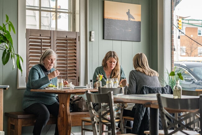 Cave Bistro is a neighborhood favorite serving fresh, delicious food for breakfast & lunch.