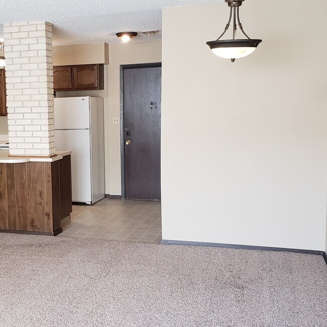 Kit./Entry/ Dining