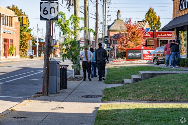 Bardstown Road has lots of shopping, dining, and entertainment options.
