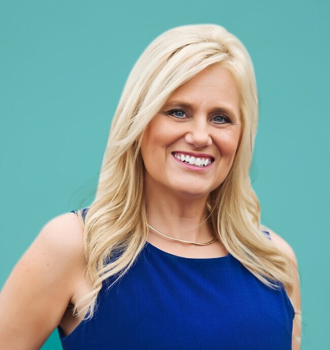 121 W 4th St, Redwood Falls, MN 56283