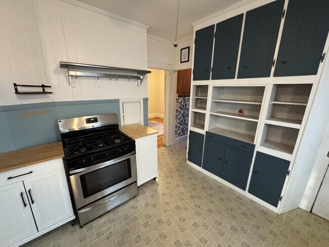 377 Highland Ave unit 377 Highland Ave, Somerville, MA 02144 - photo 2