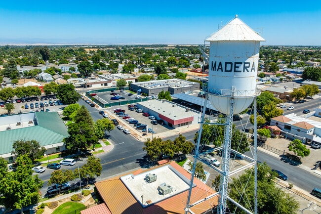 Downtown Madera blends historic streets with a lively mix of shops and dining.