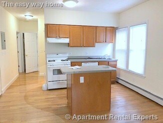 389 1/2 Columbia St Unit 1, Cambridge, MA 02141