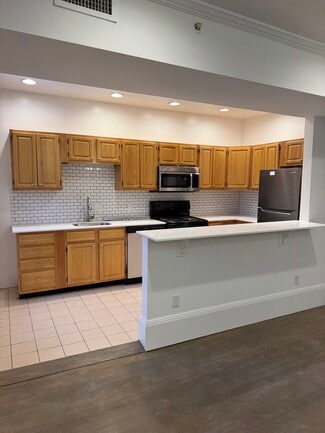 1408 Beacon St Unit 3, Brookline, MA 02446