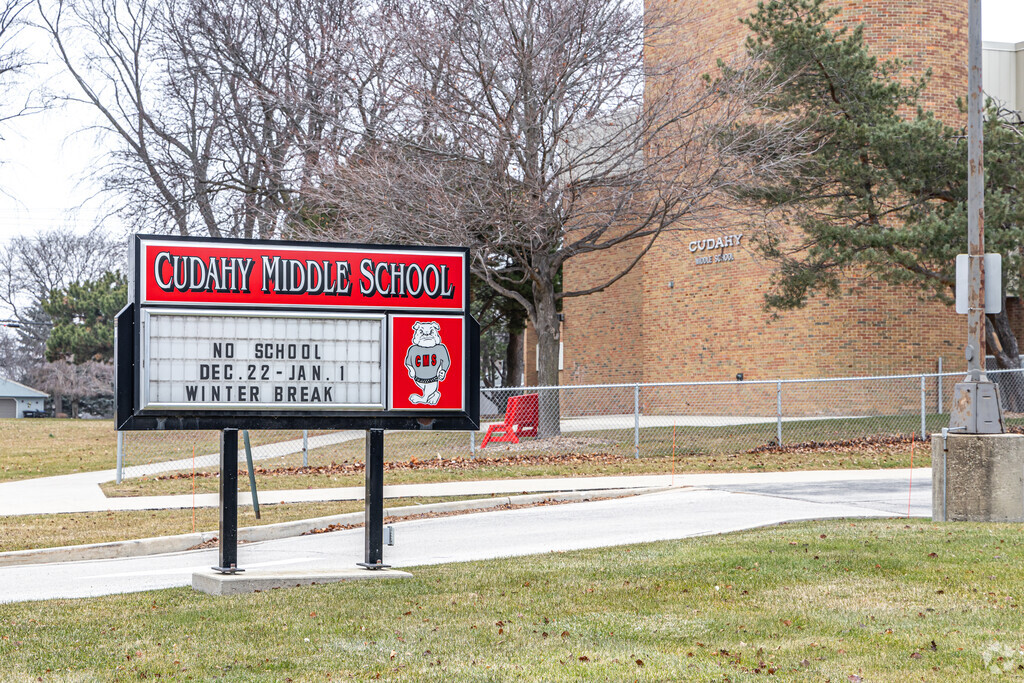 Cudahy Middle School is a great option for students in Cudahy.