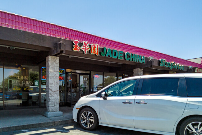 Jade China is the go-to takeout spot for huge portions of Chinese classics foods in Ohlone.
