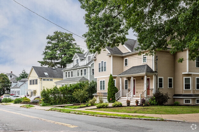 Certain streets in Waverley Square fancy different home styles.