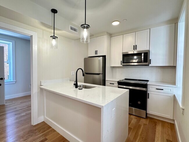 76 N Margin St unit 5F, Boston, MA 02113 - photo 3