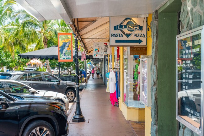 Willoughby residents are just a short drive to Downtown Stuart.