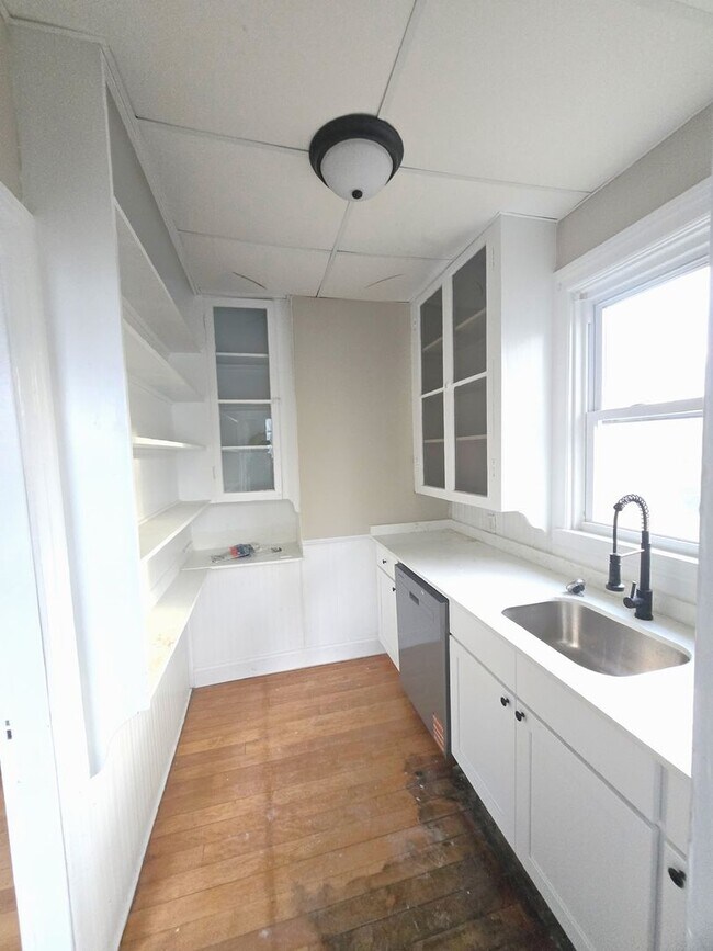 848 Smith St unit 2, Providence, RI 02908 - photo 2