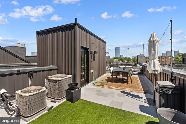 2426 Innovator Way unit B, Philadelphia, PA 19146 - photo 5