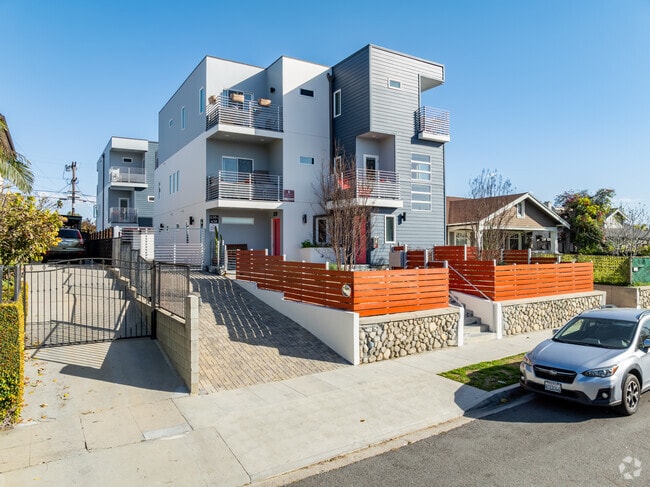 Multi family units are a common sight in Silver Lake.
