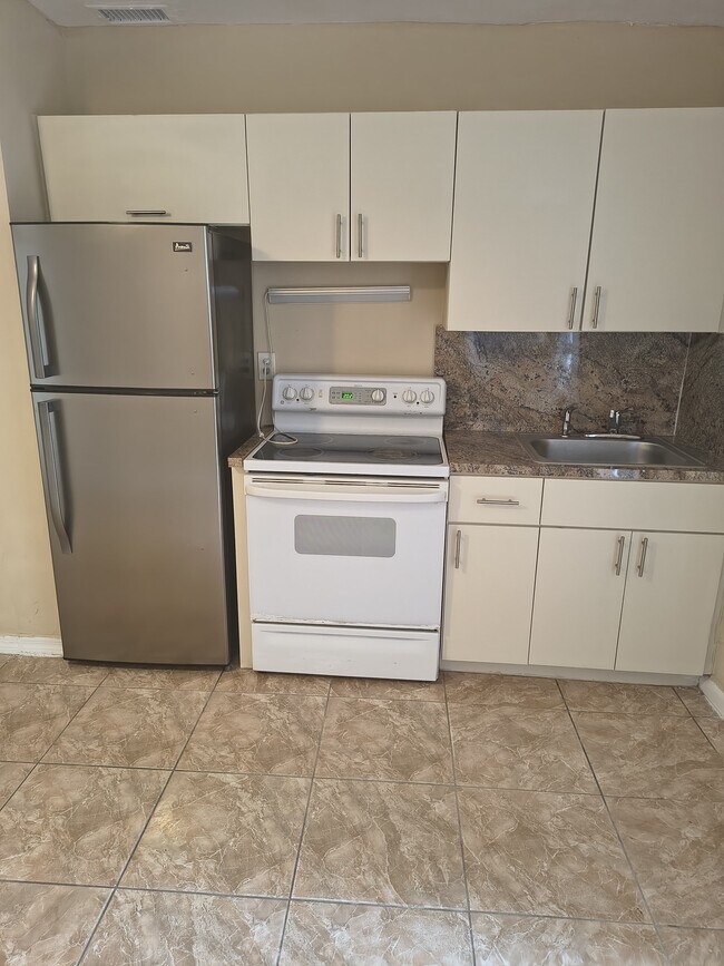 1370 NE 153rd St, North Miami Beach, FL 33162 - photo 6