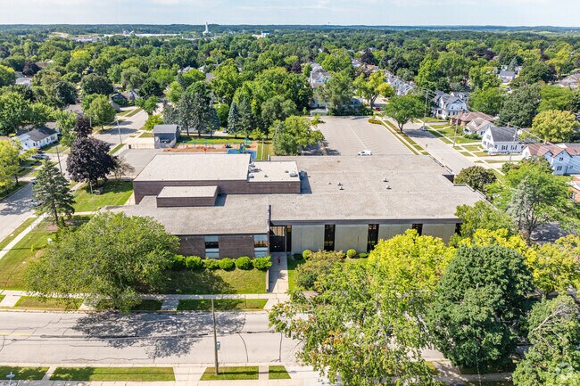 Cooper Elementary School offers a non-traditional Montessori option in a public school setting.