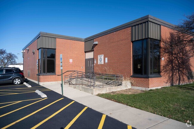 The courses at Northeast Elementary School encorage critical thinking and creativity.