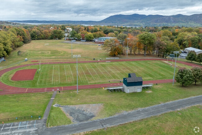 Cornwall Elementary School has an overall A-grade on Niche, with a student-teacher ratio of 16:1 and 577 students in grades K-4