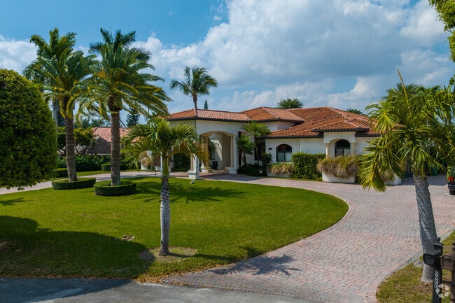 Homes in Sunset are adorned with plenty of palm trees.