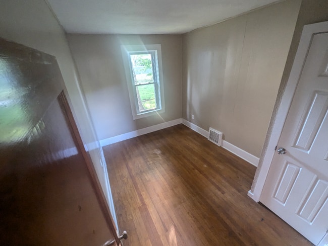 410 W 23rd St, Lorain, OH 44052 - photo 7