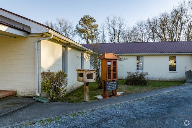 Living Way Christian Academy has a 6 to 1 student-teacher ratio.