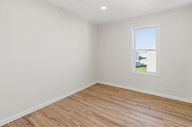 32 Oregon St unit 32 Oregon st, Fall River, MA 02720 - photo 6