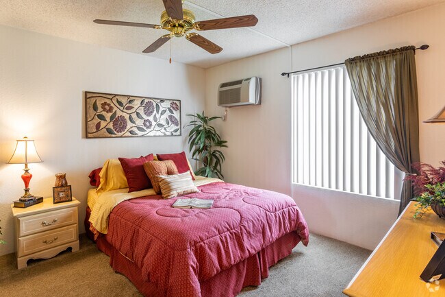 1BR, 1BA - 550SF