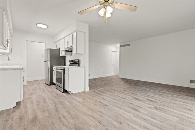 Carriage Hill Apartments - Dearborn Heights, MI, Dearborn Heights, MI 48127 - photo 3