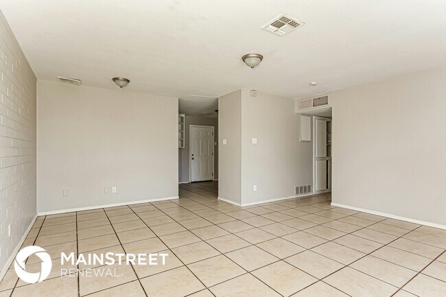 4212 N 47th Dr, Phoenix, AZ 85031 - photo 5