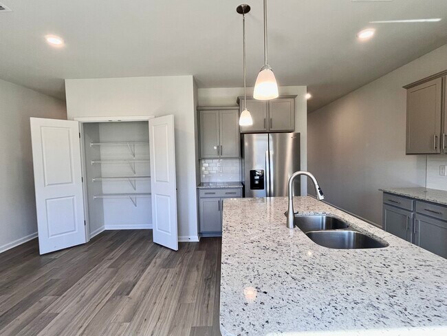 2811 Farmhouse Dr, Apex, NC 27502 - photo 2