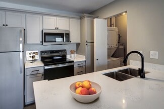 30011 N Waukegan Rd, Lake Bluff, IL 60044