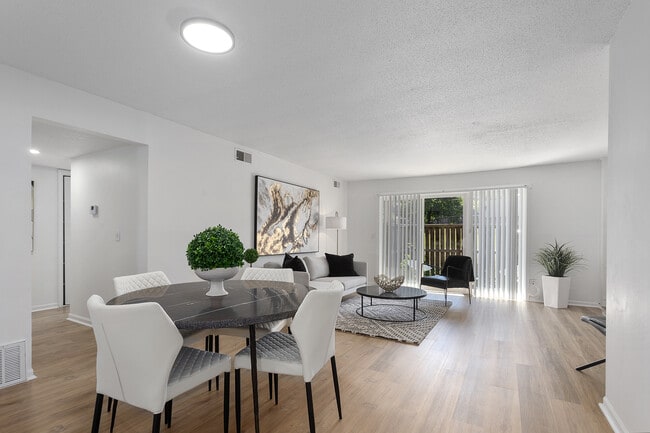 Fox Run Apartments, Shawnee, KS 66214 - photo 3