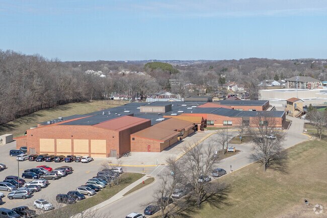 Indian Mound School has a B rating according Niche.