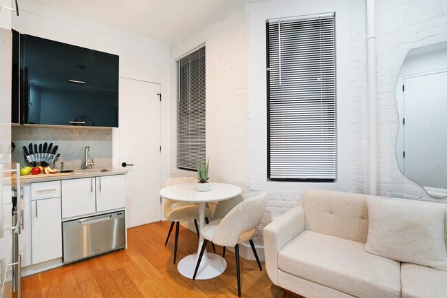 Lenox Row unit FL2-ID1022028P, New York, NY 10021 - photo 5