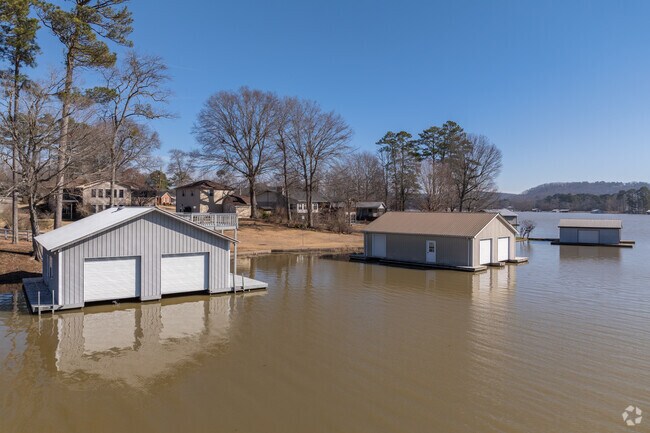 A large number of waterfront homes can be found in Guntersville Alabama.