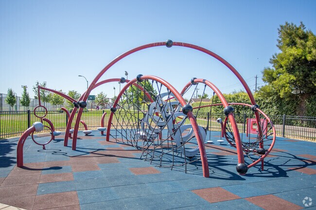 Coliseum families love Carter-Gilmore for its playgrounds and open space.