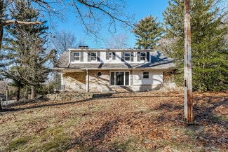 2343 Ridgewood Rd, Akron, OH 44313