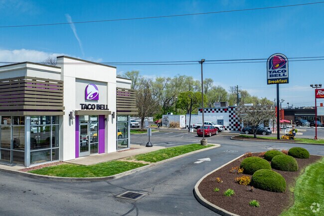 The majority of chain food options in Avalon are located along North Verity Pkwy.