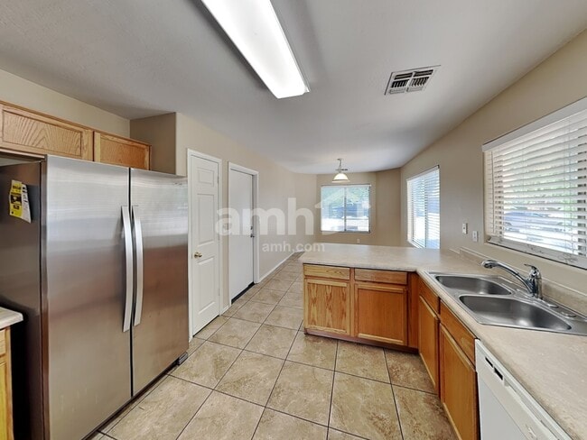 7024 W Rose Ln, Glendale, AZ 85303 - photo 3