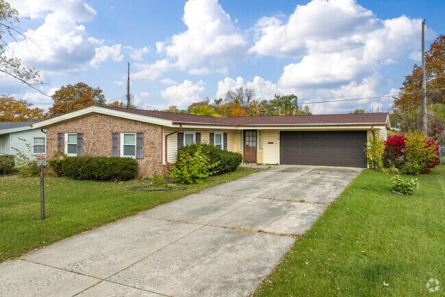 Some residents of Fairfield Terrace/Belmont have ranch homes with brick fronts.