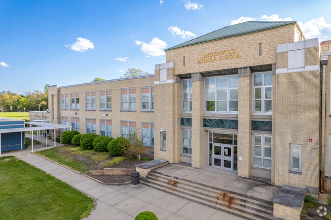 Lindenwold Middle School boasts a student teacher ratio of 11 to 1.