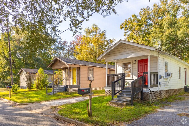 Very small homes with walk-up front porches line the streets of Oakleigh.