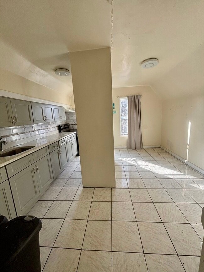 558 S 7th Ave Unit 3, Mount Vernon, NY 10550