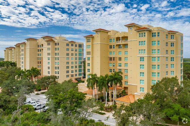 Luxurious waterfront condos along the intercostal in Vamo.