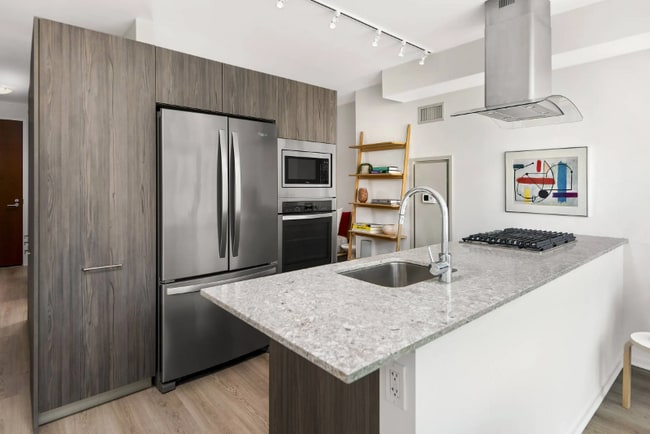 235 E Illinois St, Chicago, IL 60611 - photo 2