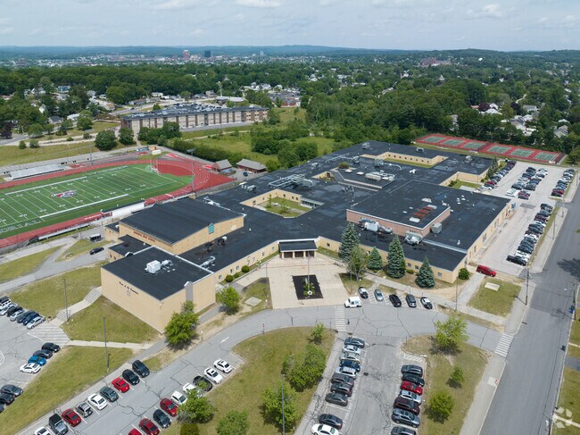 Manchester Memorial High School, Rankings & Reviews