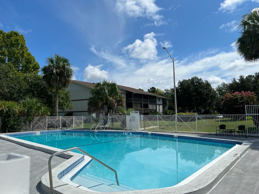 6519 W Newberry Rd unit 907, Gainesville, FL 32605 - photo 1