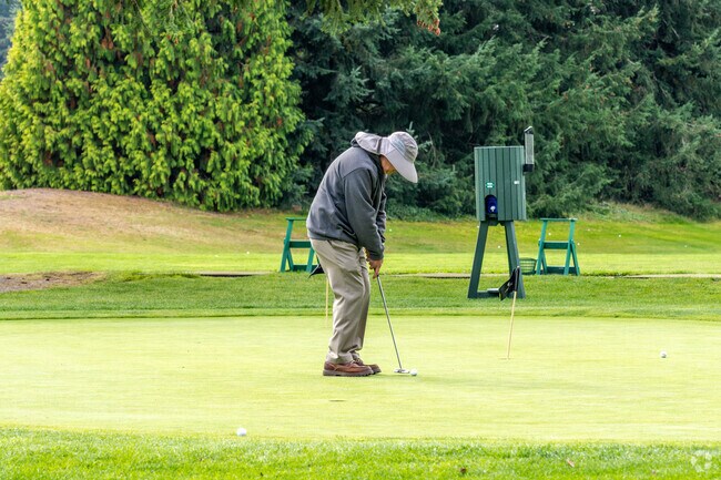 Hawks Prairie Golf Course provides an excellent golfing experience for Jubilee residents.