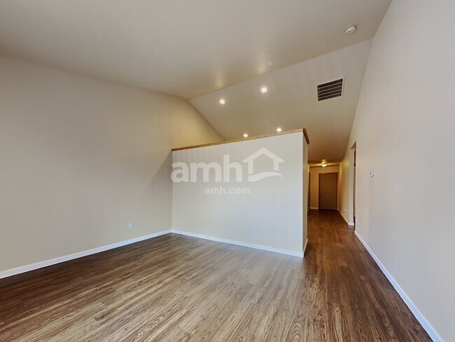 641 NW Meadows Dr, McMinnville, OR 97128 - photo 6