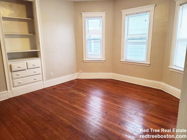 348 Faneuil St unit 3, Brighton, MA 02135 - photo 4